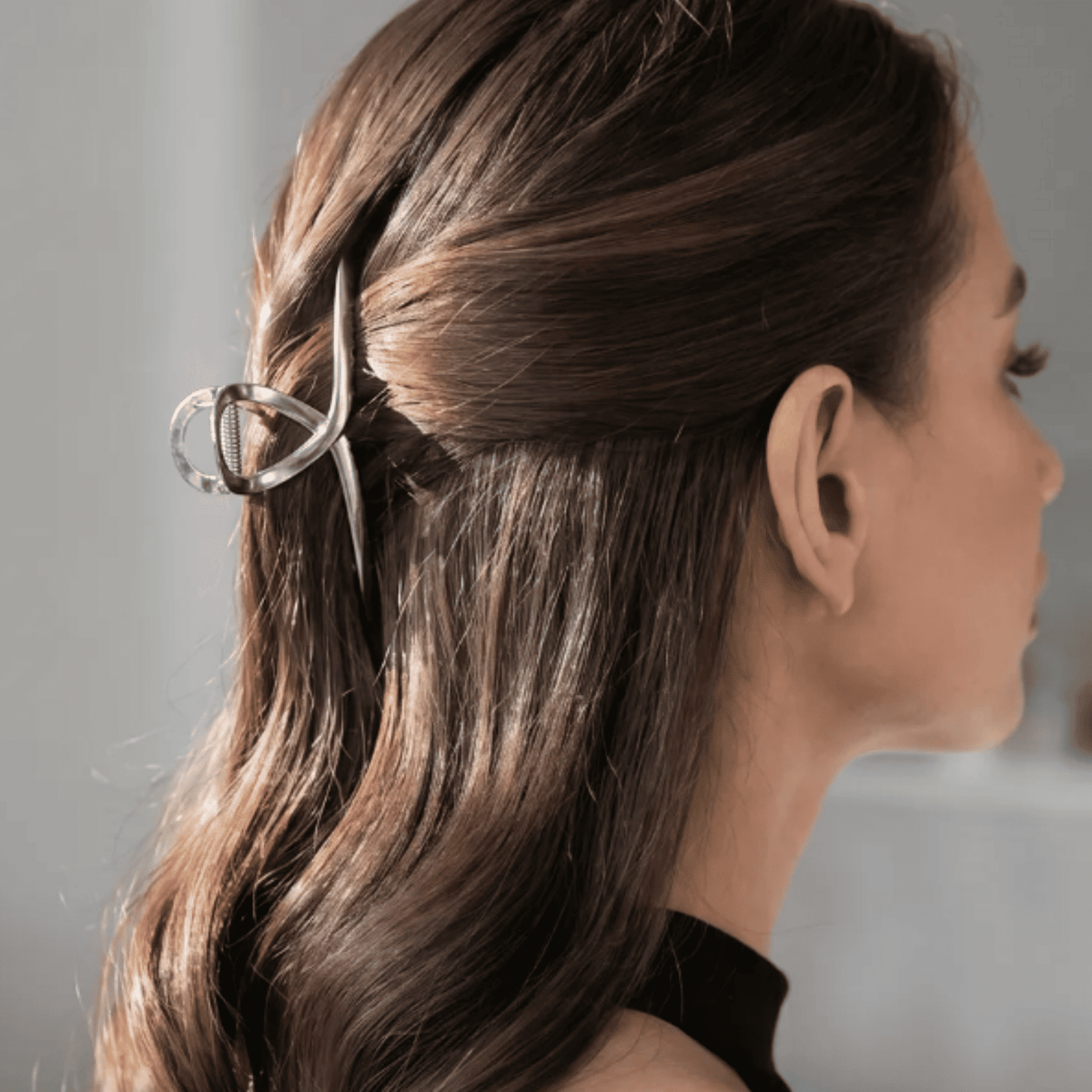 Metallic Cross-Loop Claw Clip