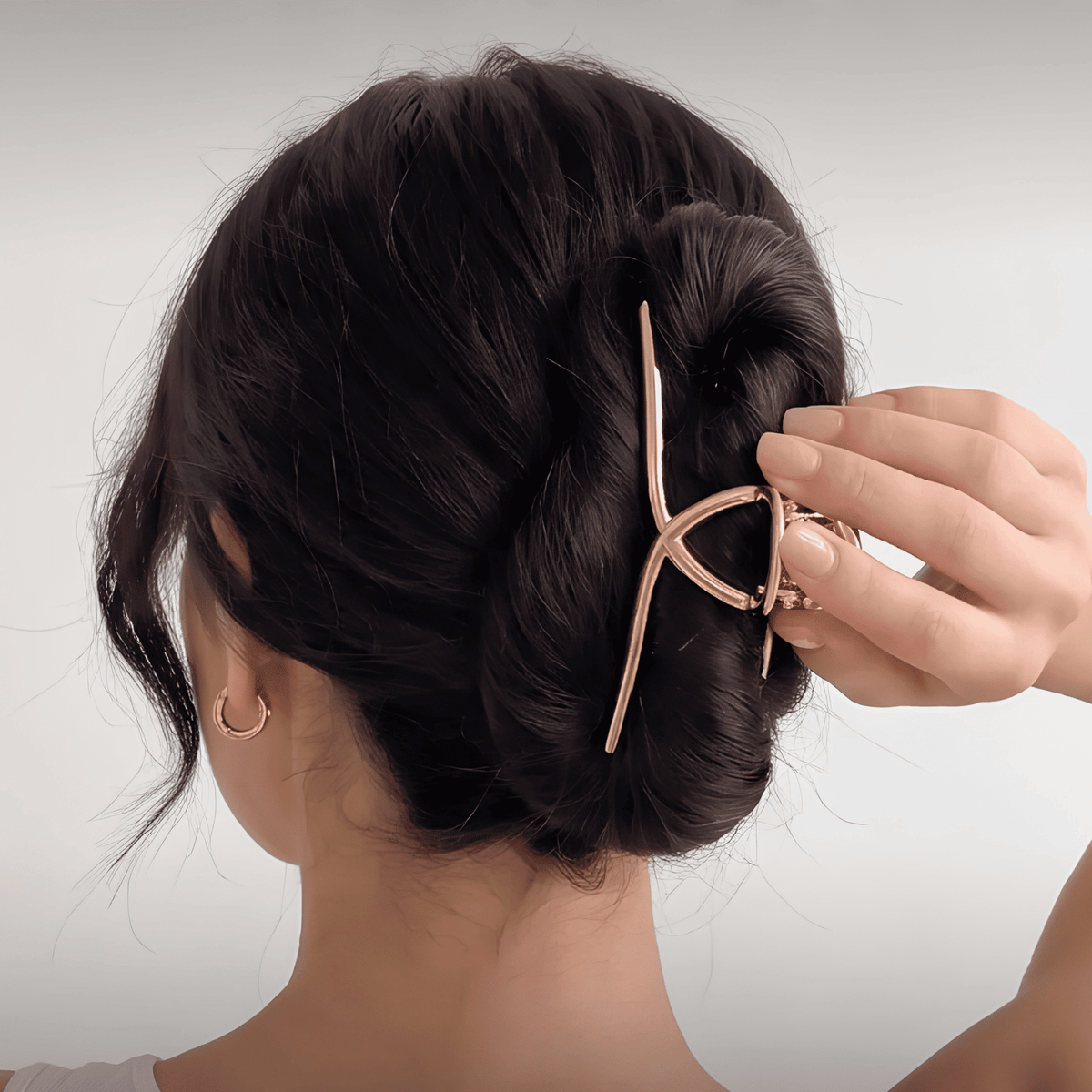 Metallic Cross-Loop Claw Clip