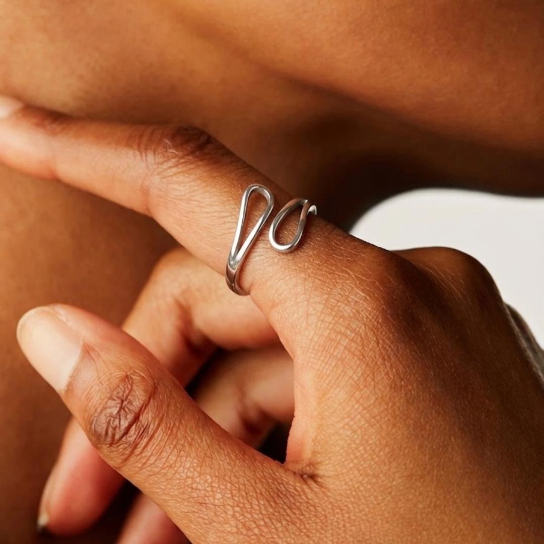 The Flowing Silver Ring