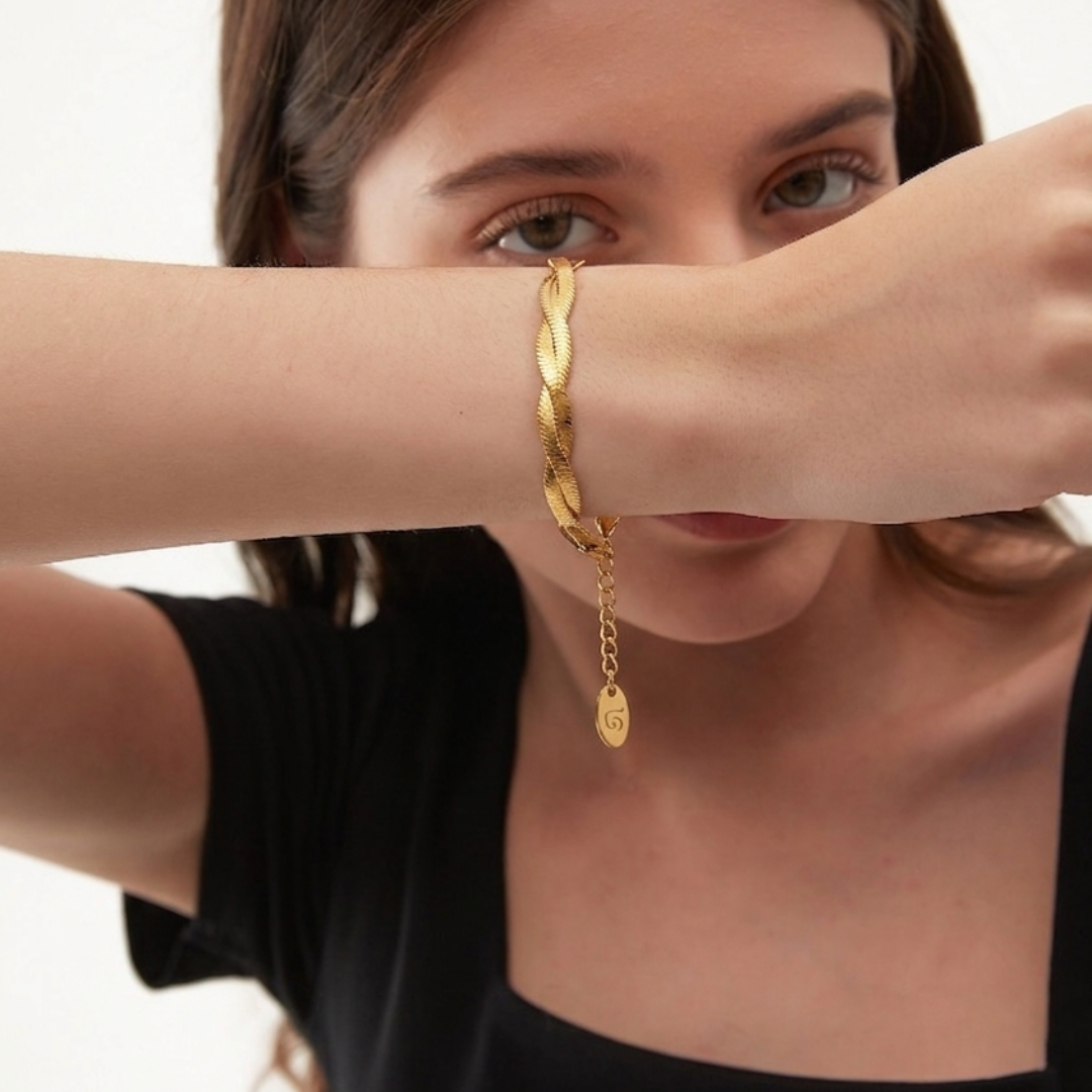 The Serpentine Gold Link Bracelet