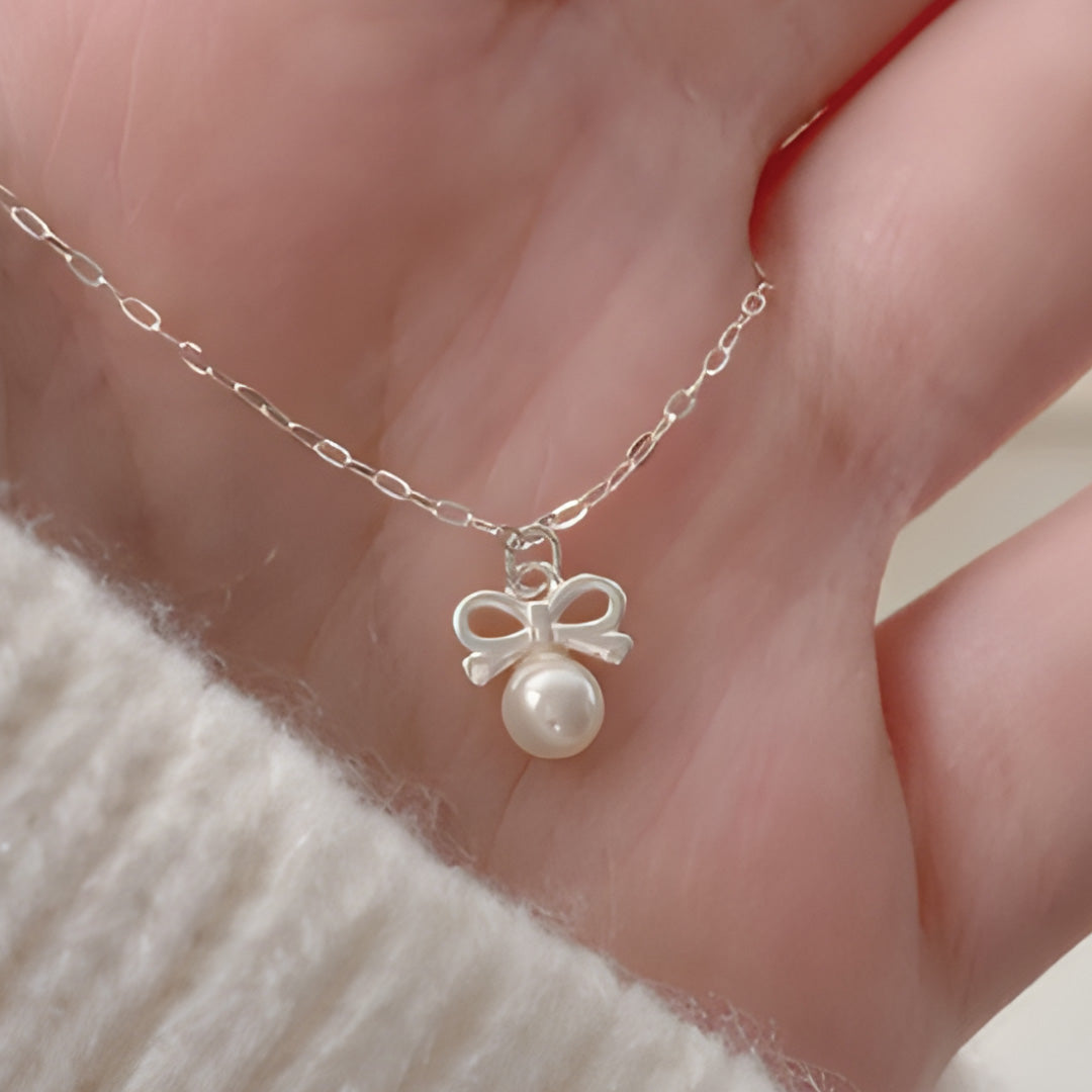 The Pearl Kiss Necklace